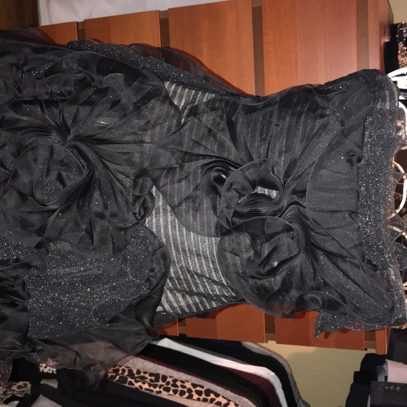 Gown - Picture 5 of 5